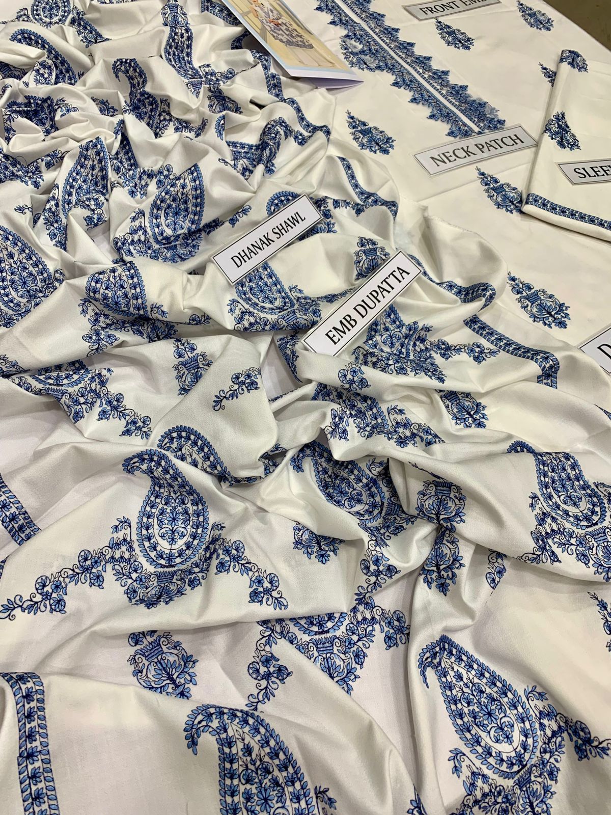 Bareeze Embroidered Dhanak Unstitched 3Piece D-001