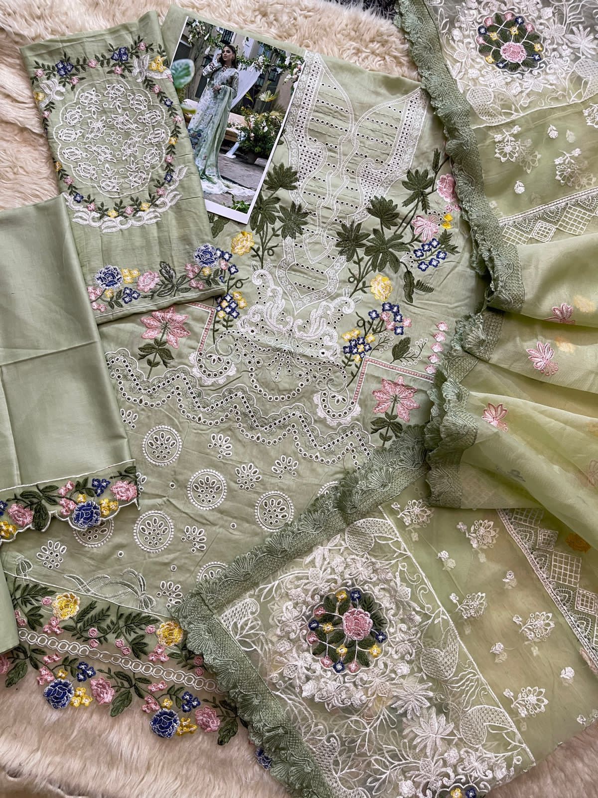 Maryam Hussain Lawn – New Catalog