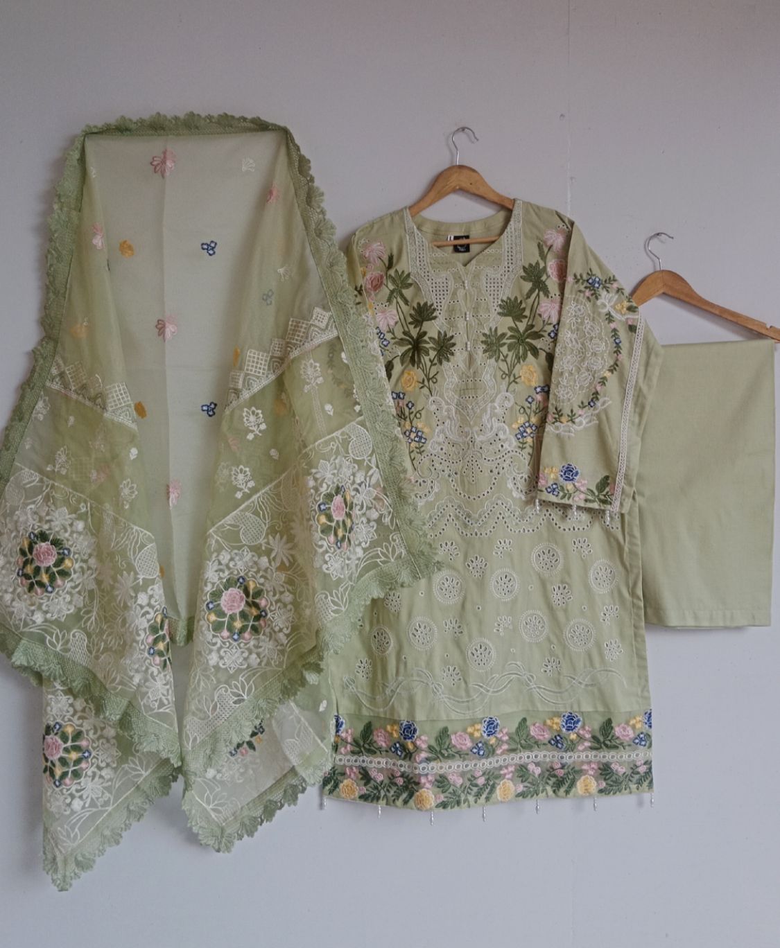 Maryam Hussain Lawn – New Catalog