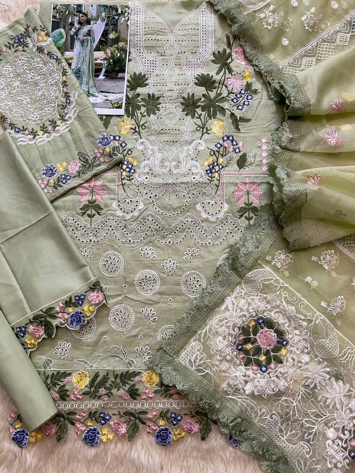 Maryam Hussain Lawn – New Catalog